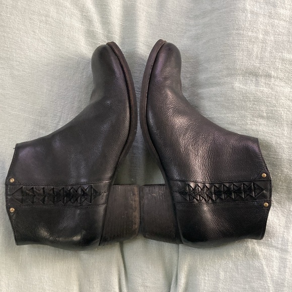 Clarks Artisan Maypearl Fawn Ankle Boots - Picture 1 of 8
